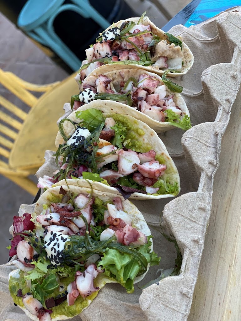 Tarambana Plaza — Comida y bebida