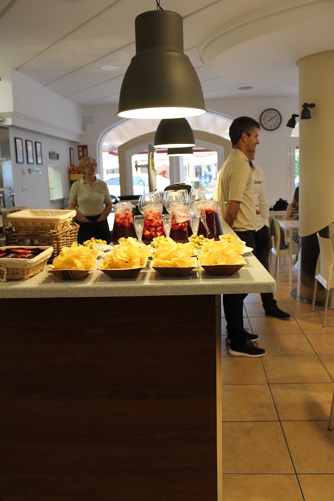 Arena Resto&Bar — Comida y bebida