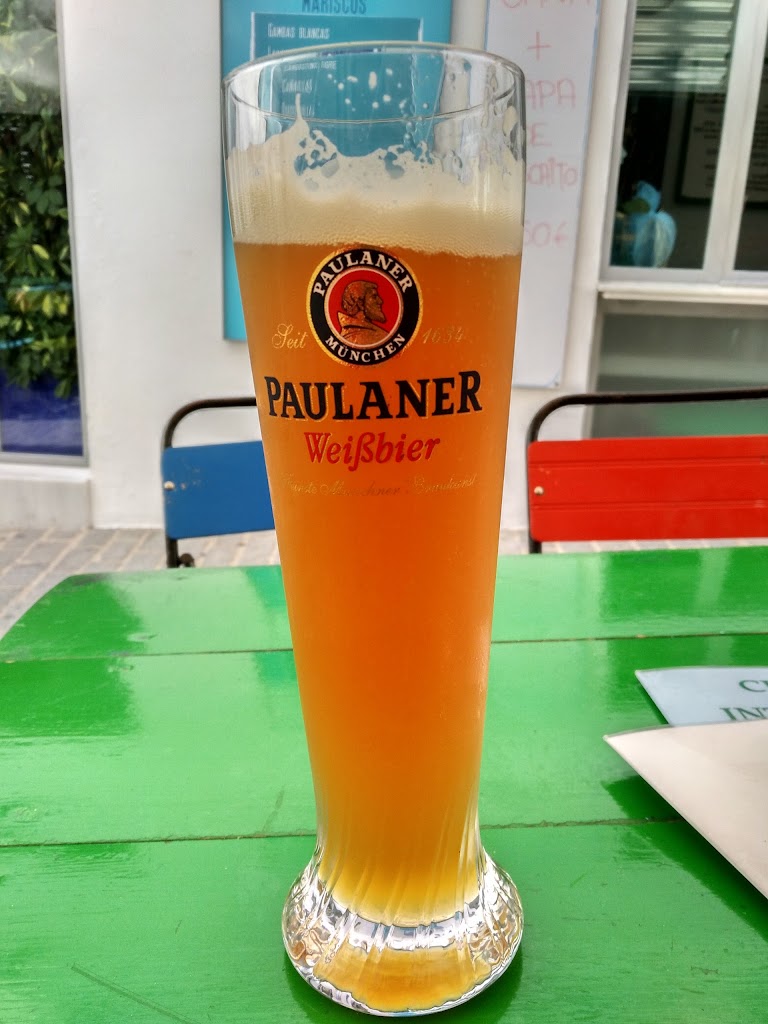 Cerveceria Bar Andaluz — Comida y bebida