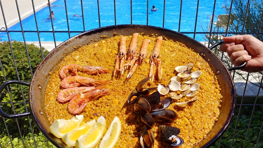 Restaurante La Blava — Comida y bebida