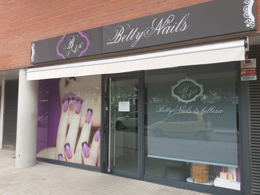 BETTY NAILS — Exterior
