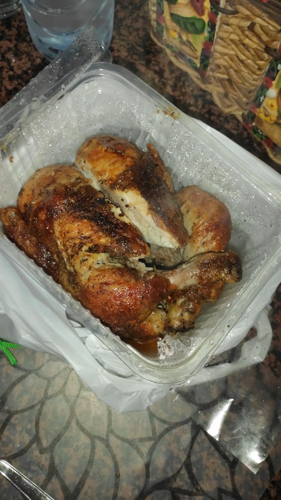 Asador de Pollos Conchi — Comida y bebida