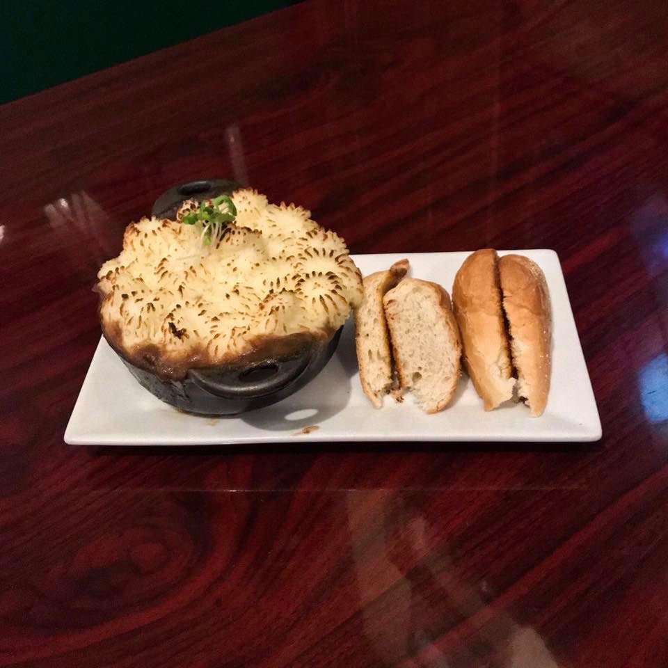  The Ivanhoe Pub & Eatery