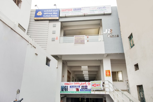 Oyo 71150 Santosh Grand