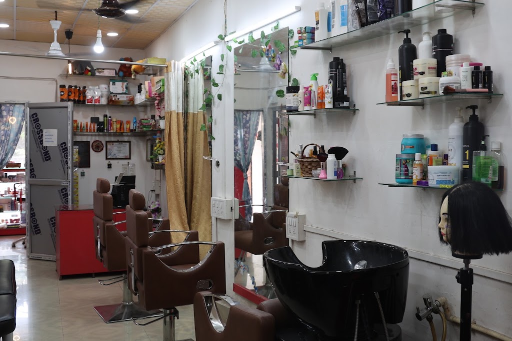 Decent Professional Beauty Parlour Makeup Academy