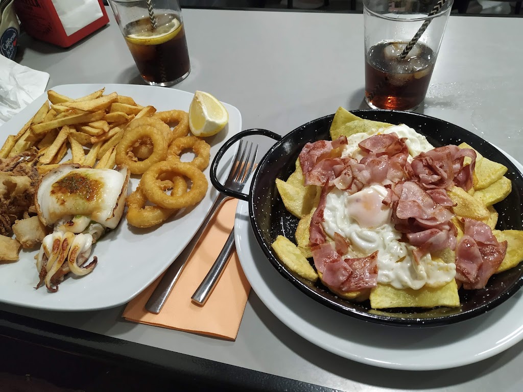 Bar Restaurante Mediterraneo — Comida y bebida