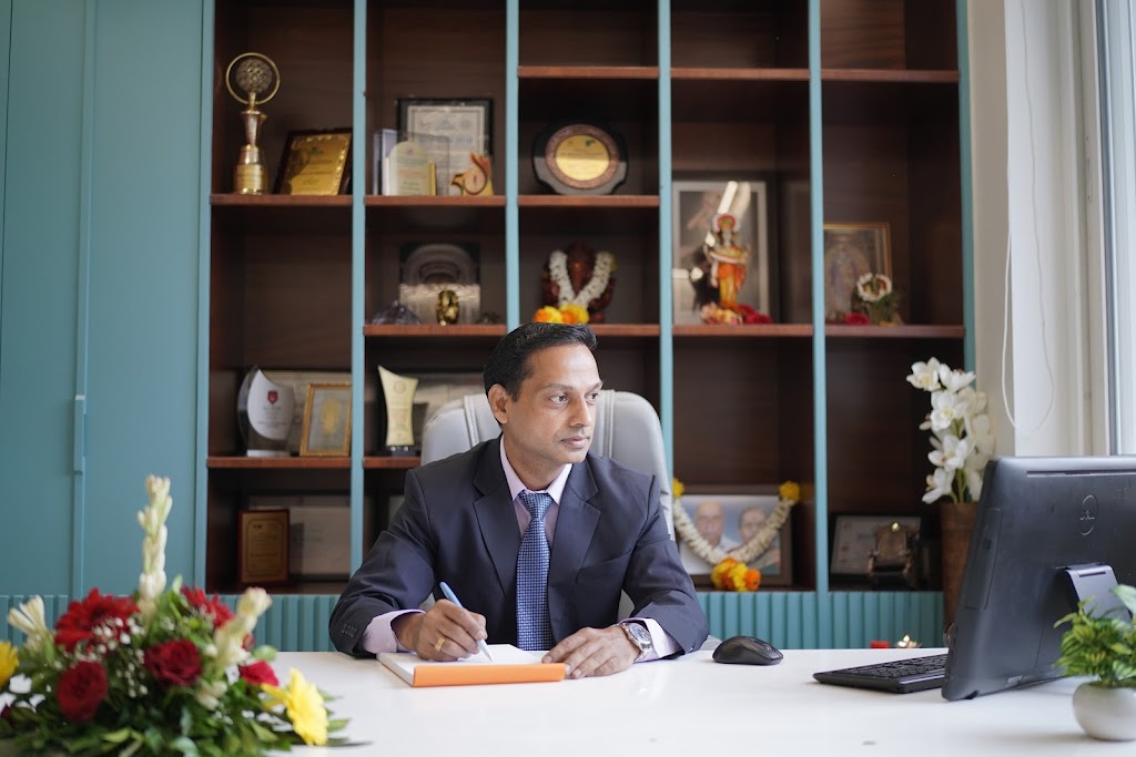 Dr. Dr Somnath Mallakmir