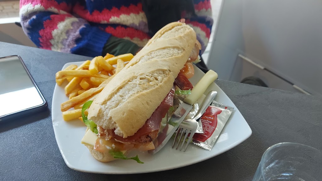 Santa Teresa Cafe & Tapas — Comida y bebida