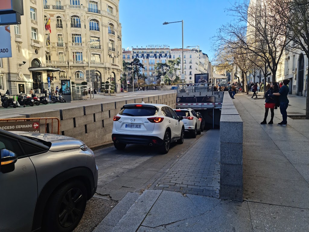 Parking Las Cortes telpark by Empark