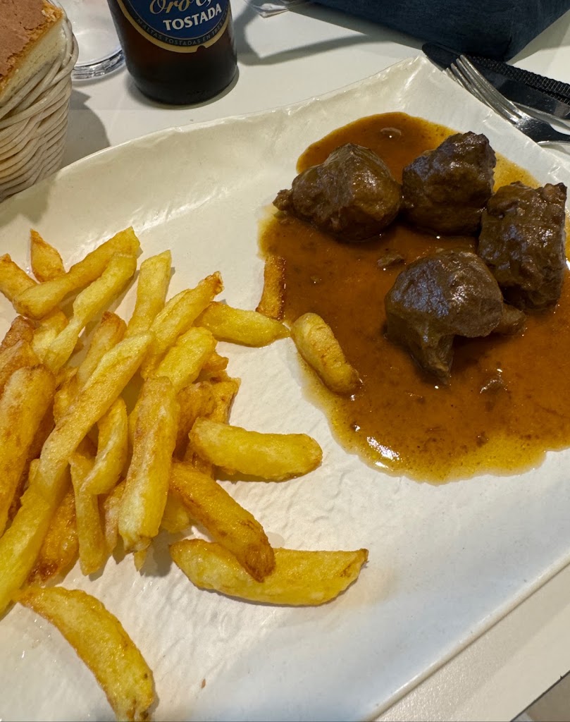 Cerveceria-Cafeteria La Plazuela de Jerez — Comida y bebida