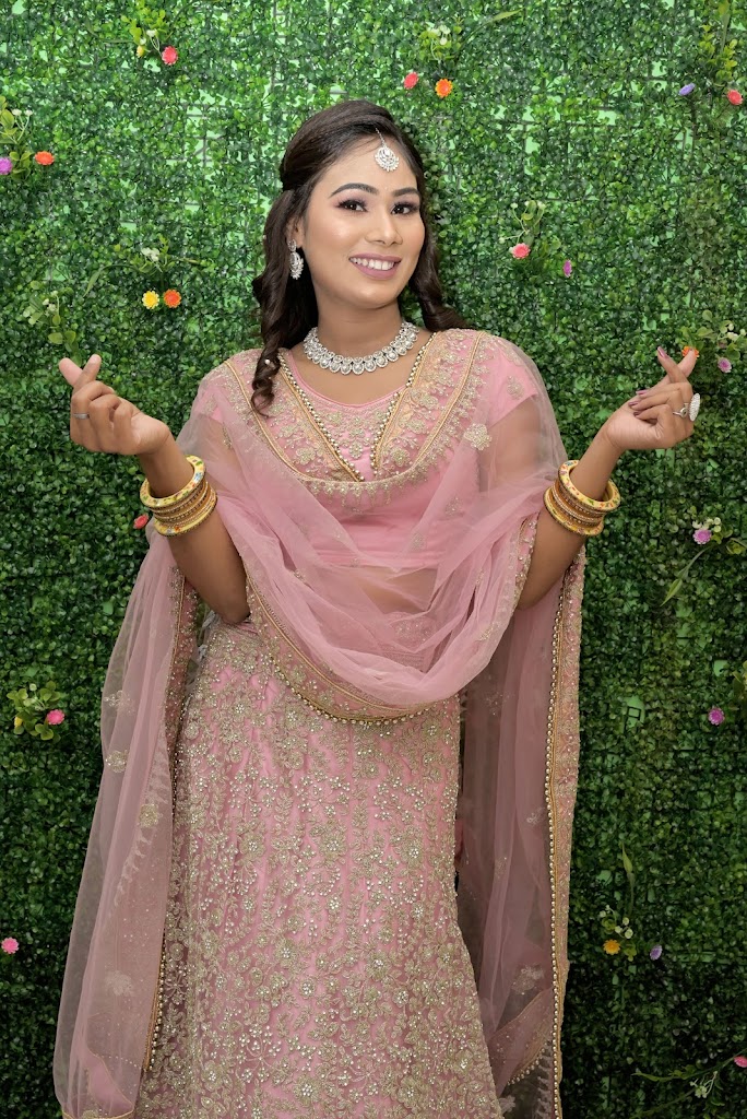 The Grand Aura Unisex Salon