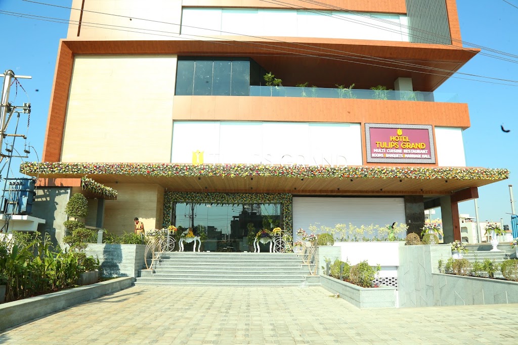 Hotel Tulips Grand