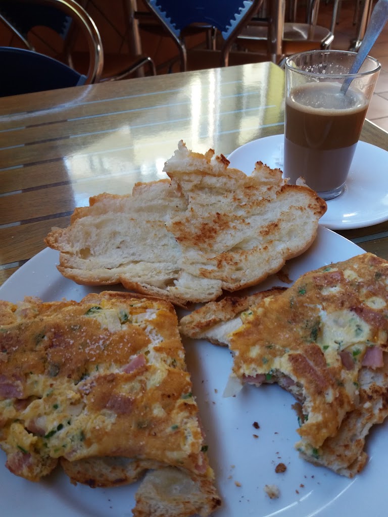 Cafeteria Los Erizos — Comida y bebida