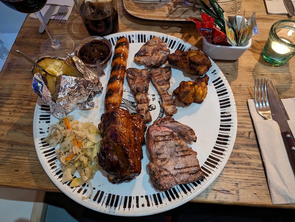 Moochers Jazz Cafe — Comida y bebida