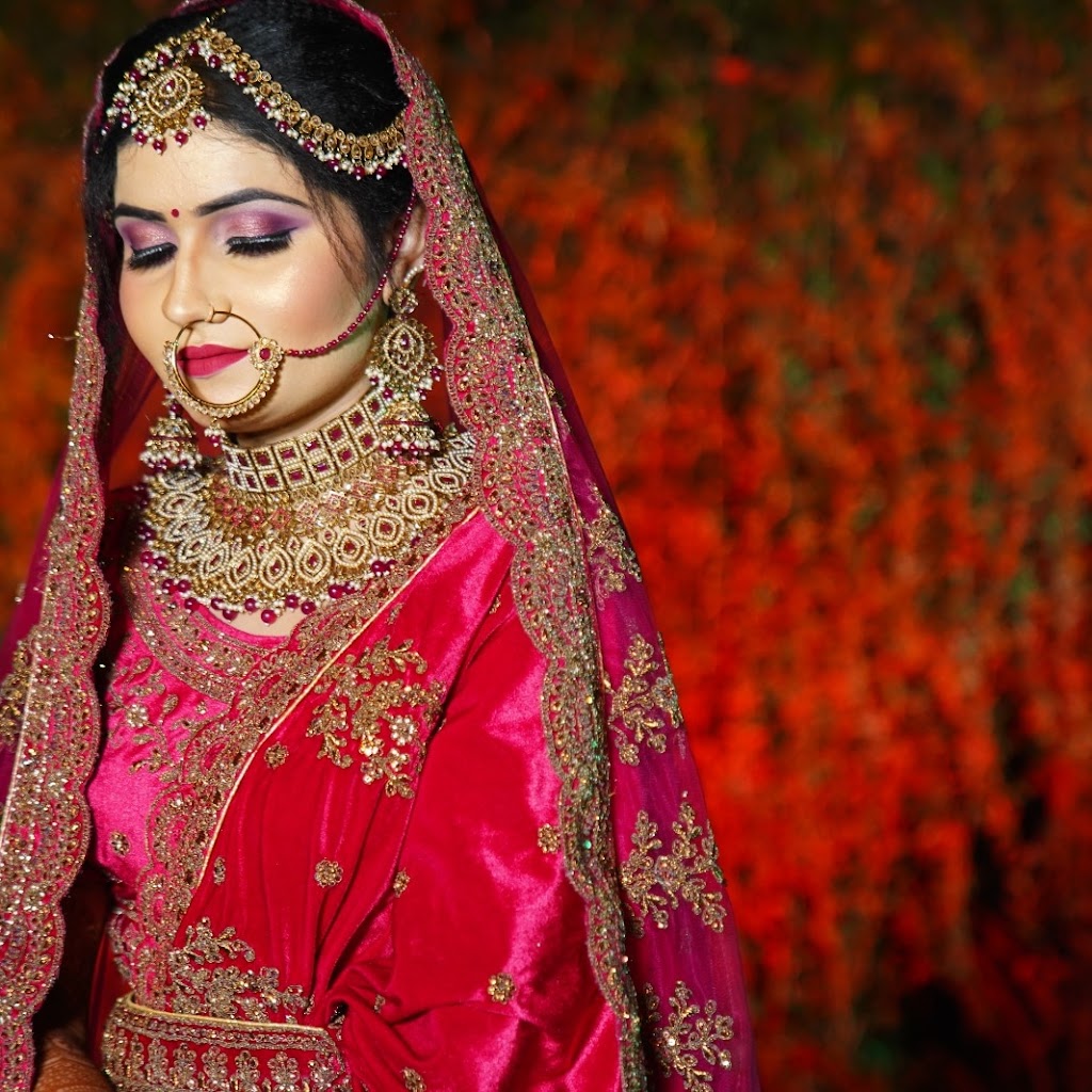 The Looks Unisex Salon Unisex Salon In Unnao