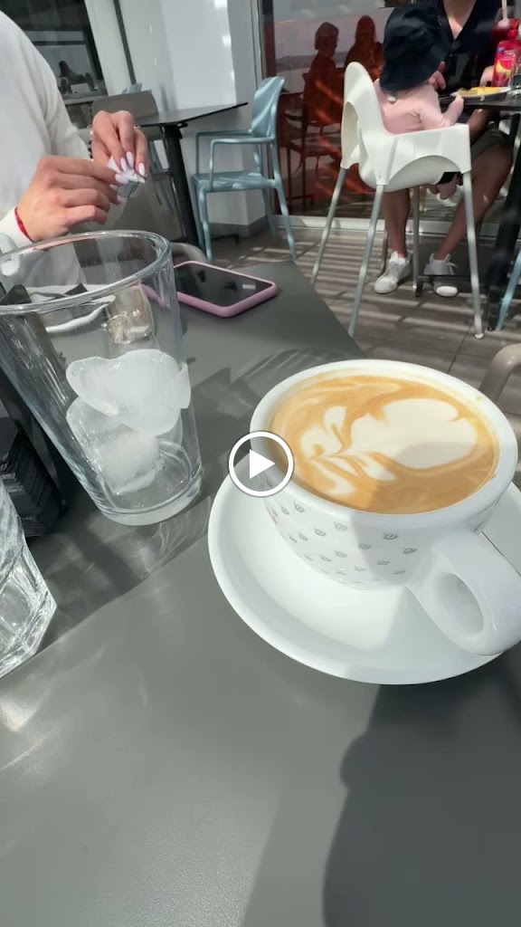 Yucas Cafe & Bar — Ambiente