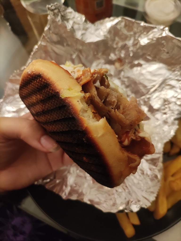 Ali Baba Doner Kebab Restaurante Hindu — Comida y bebida