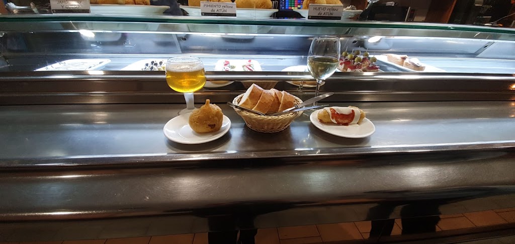 Cerveceria Antonio — Comida y bebida