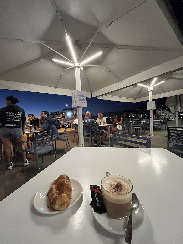 Bar Cafe Porto Evissa — Comida y bebida