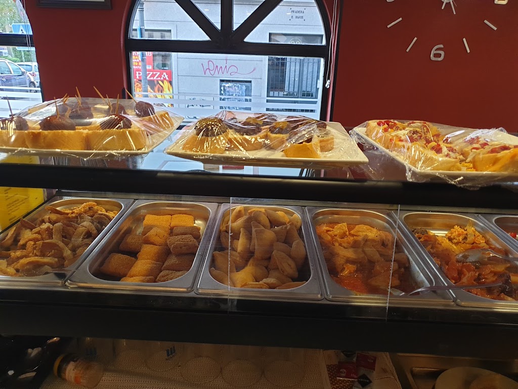 Cafeteria Claudia Cerveceria — Comida y bebida