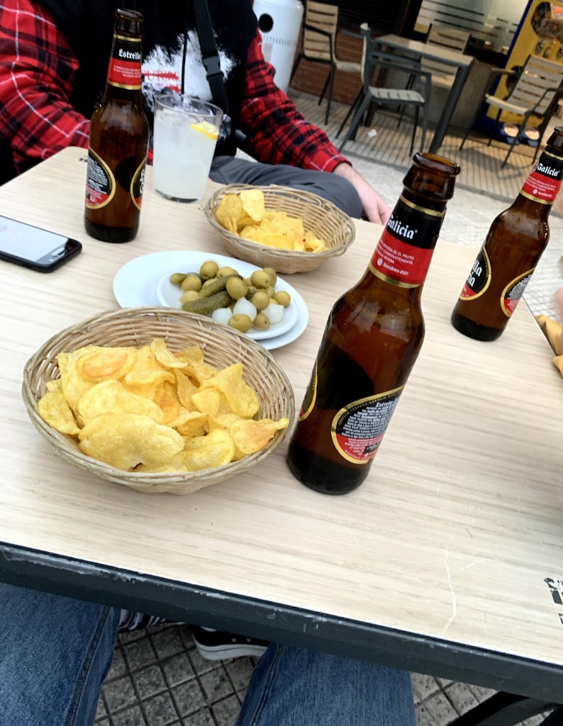 Bar-Cafe Nibur — Comida y bebida