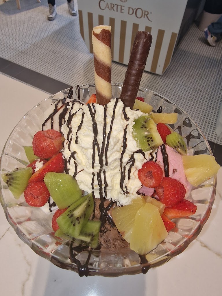 Churreria-Heladeria O Larpeiro — Comida y bebida