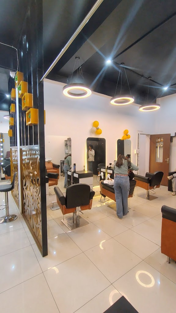 Black Scissor Unisex Salon