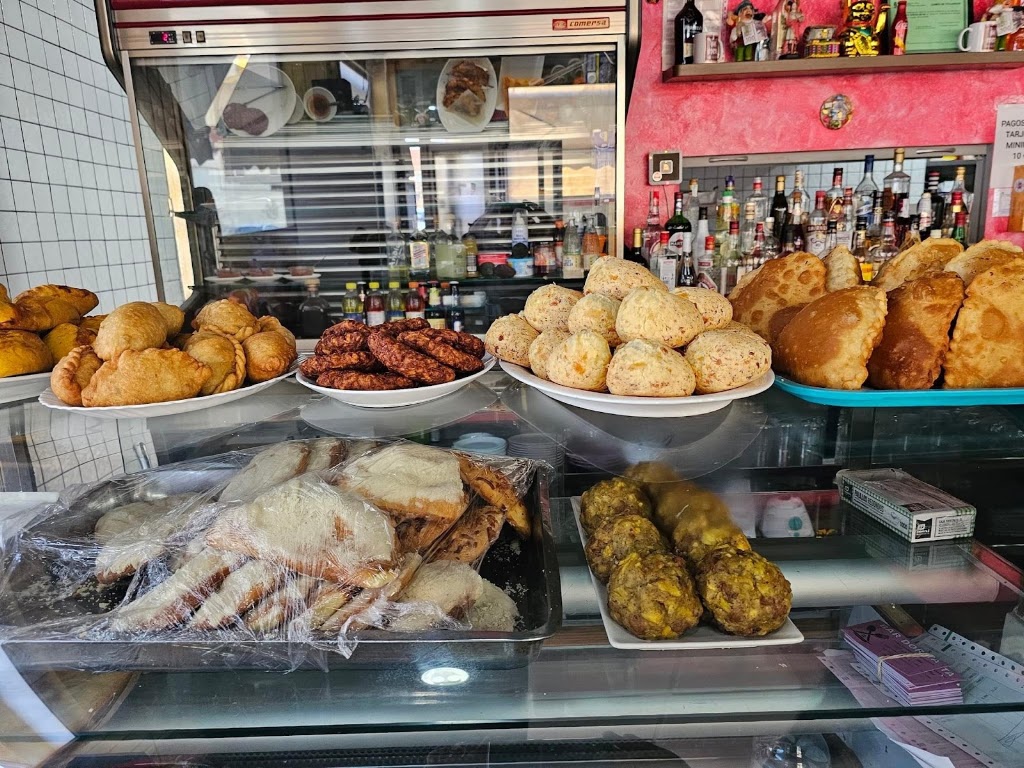 Restaurante & Bar Dorita — Comida y bebida