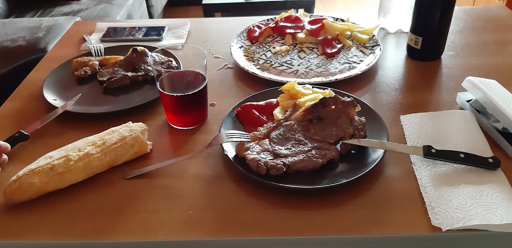 Cafeteria La Vega — Comida y bebida