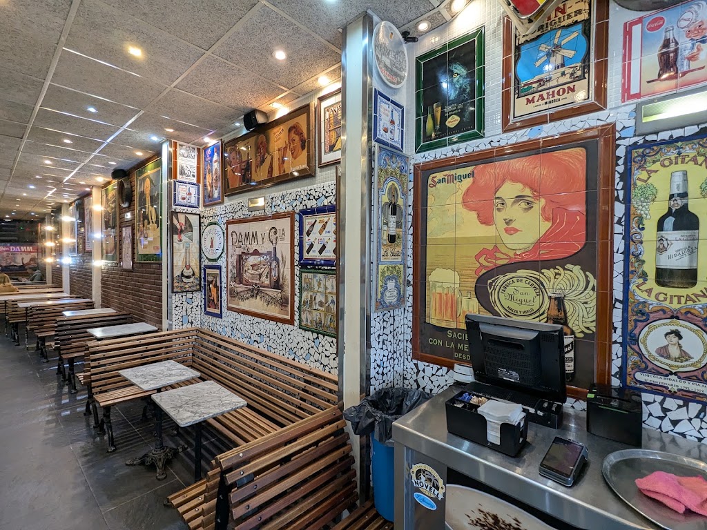 Cafe Vilanova Arts — Ambiente