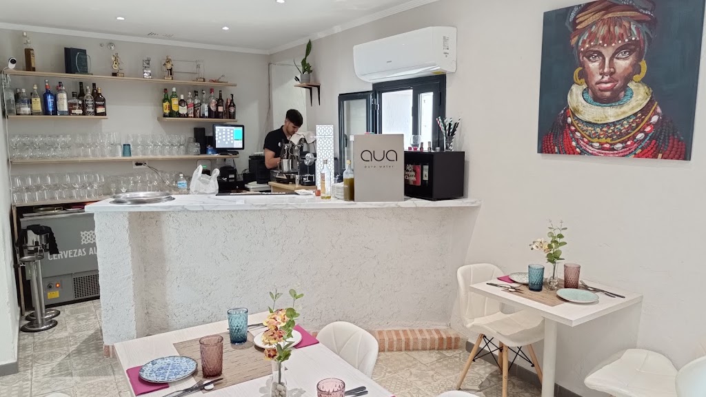Karmela Restaurant — Ambiente