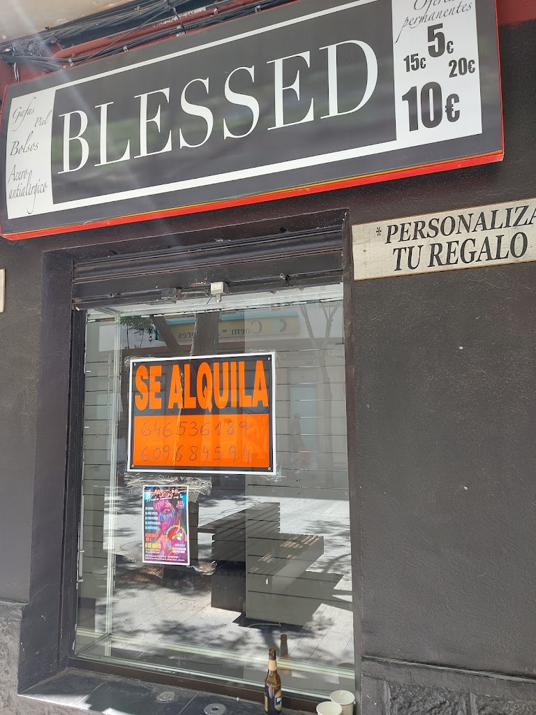 Blessed nails — Exterior