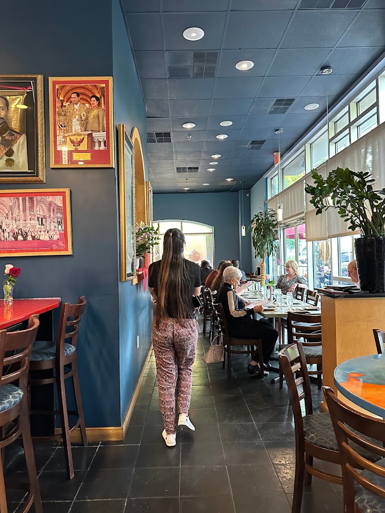 Thaijindesu Thai and Sushi Bar