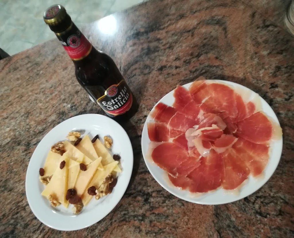 Cafe bar taperia Lauja — Comida y bebida