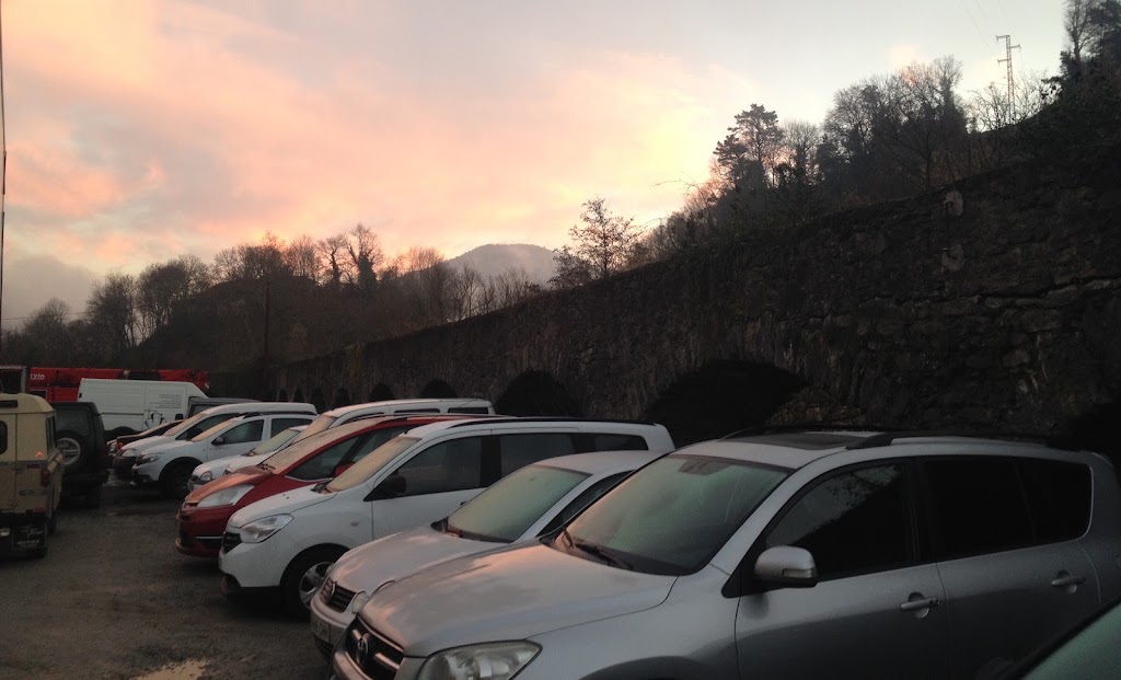 Parking — Estacionamiento