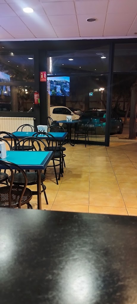 Paris Street Food & Bar Lounge — Ambiente
