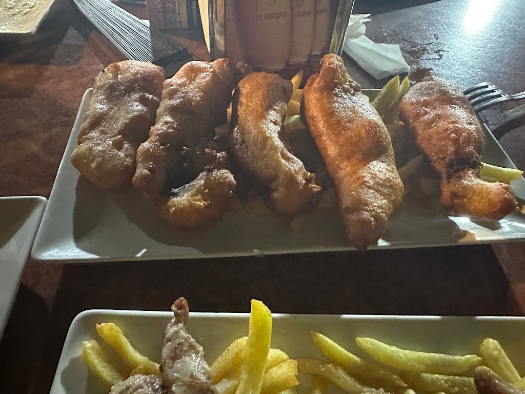 PENA LA GUITARRA — Comida y bebida