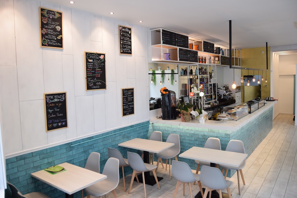 La Kompetencia Coffee Shop — Ambiente