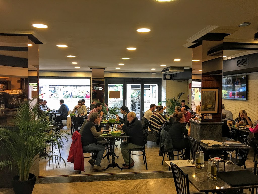 TAHER Cafeteria Restaurante — Ambiente