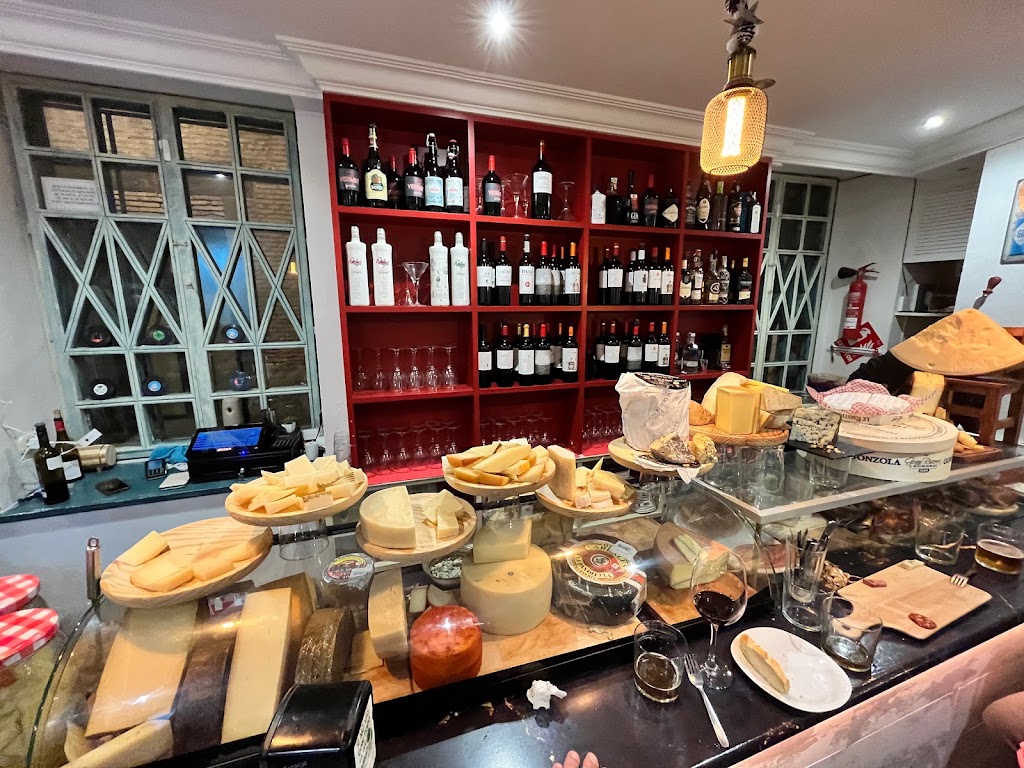 Bar 17 Cortes — Comida y bebida