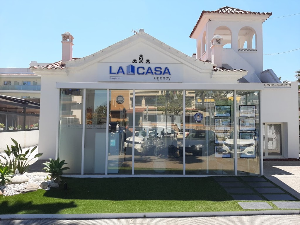 La Casa Agency — Exterior