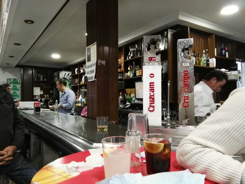 Bar en Utrera Dialecto — Ambiente