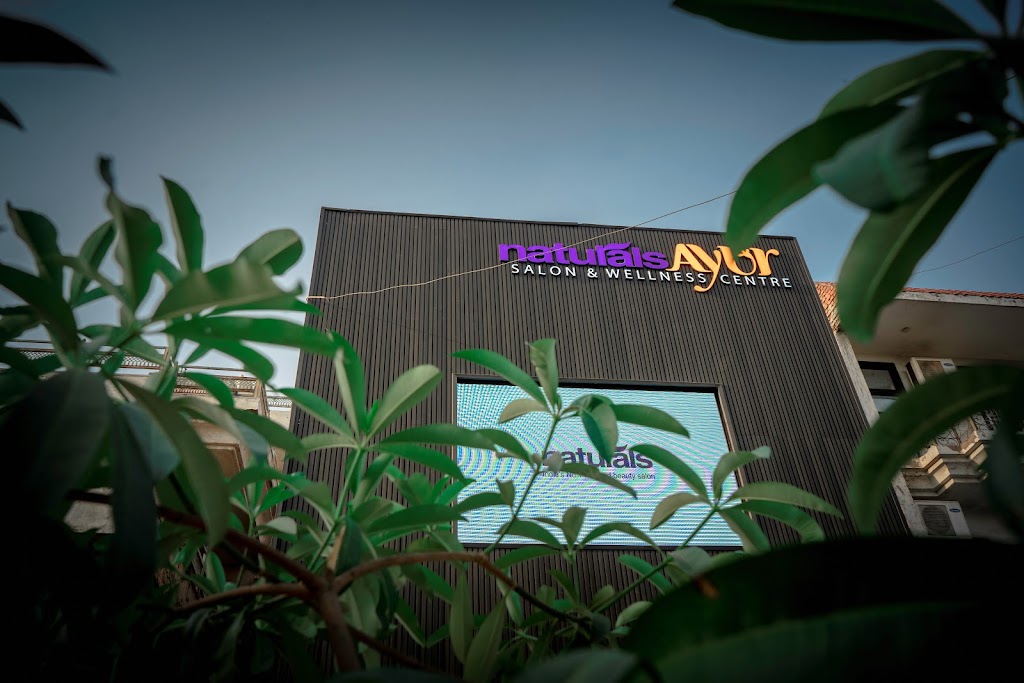 Naturals Unisex Salon
