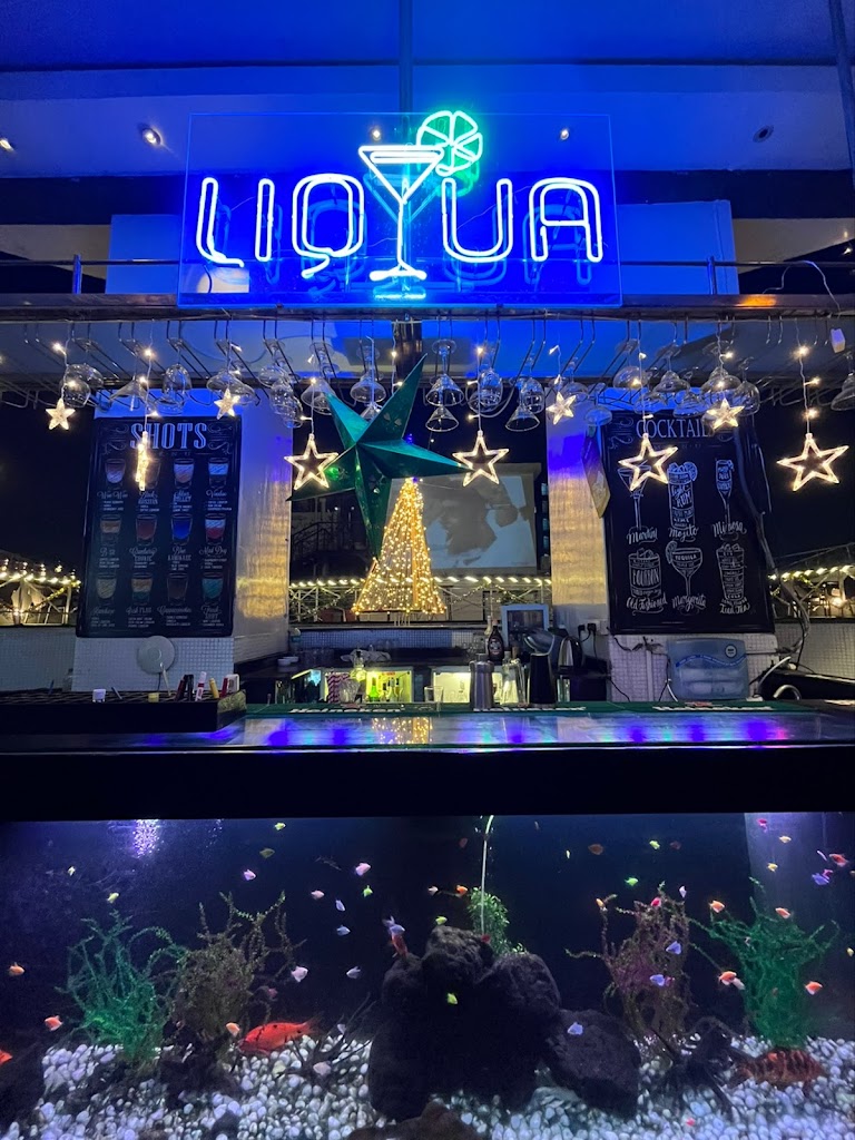Liqua Rooftop Poolside Bar