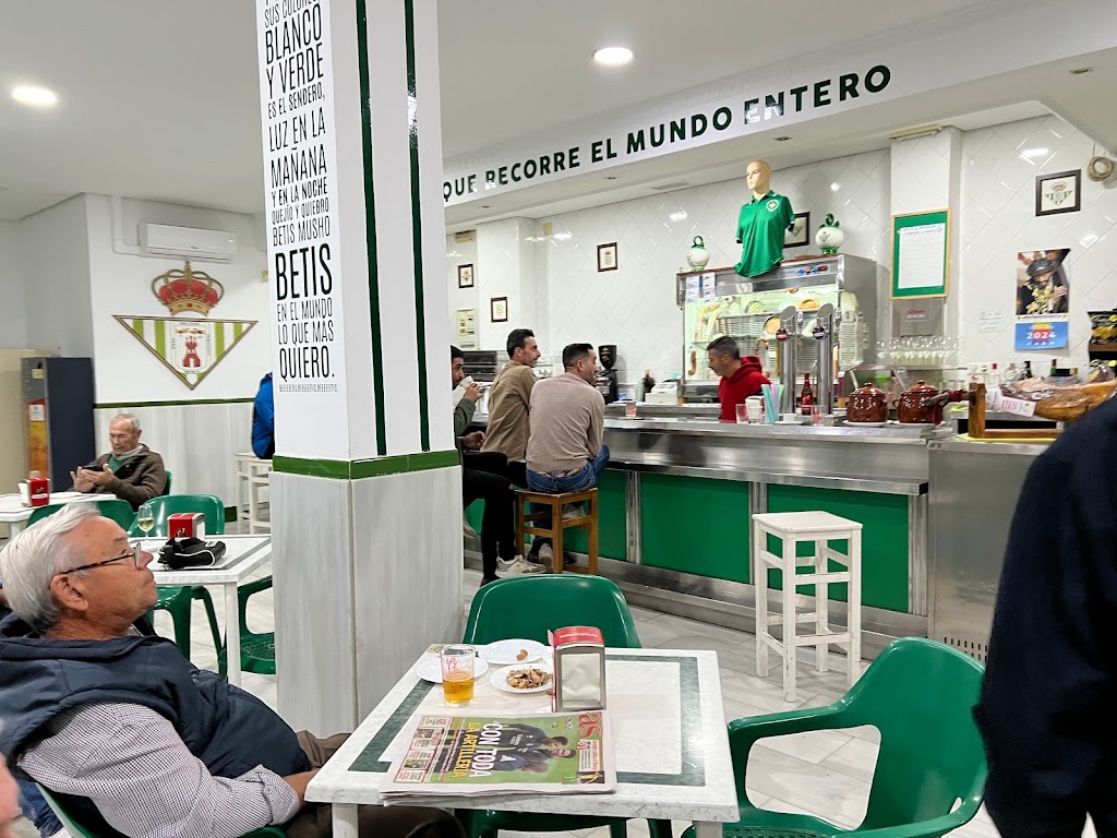 Pena Betica Cultural San Juan — Ambiente