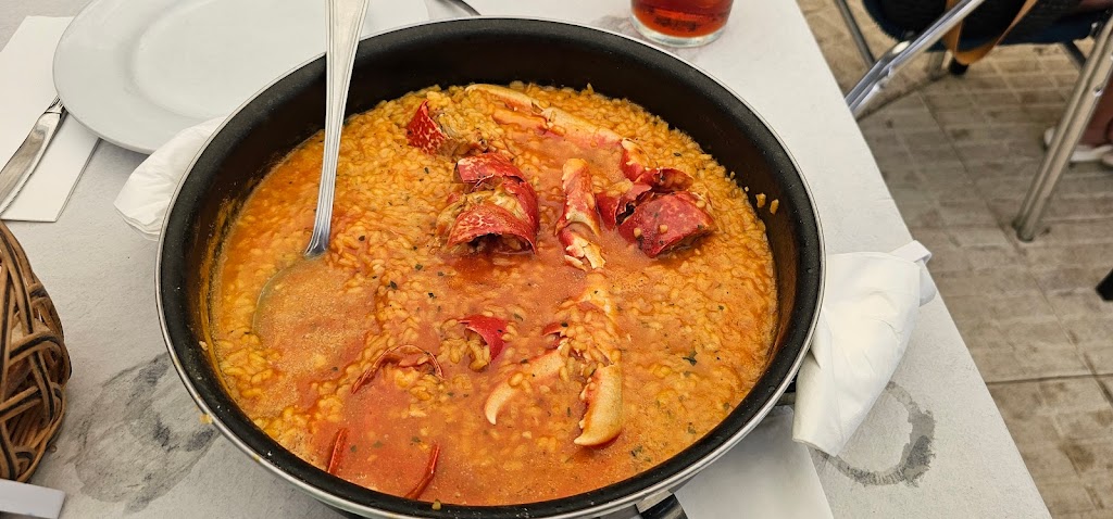 Restaurante O REFUGIO — Paella