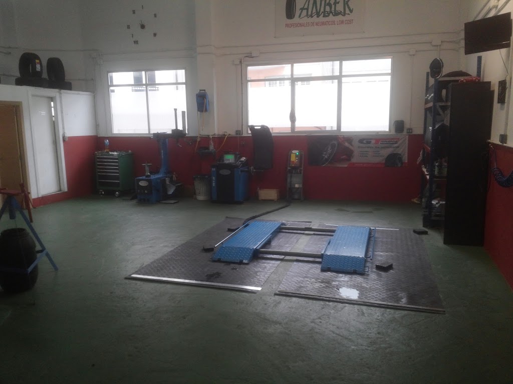 Anber Neumaticos — Interior
