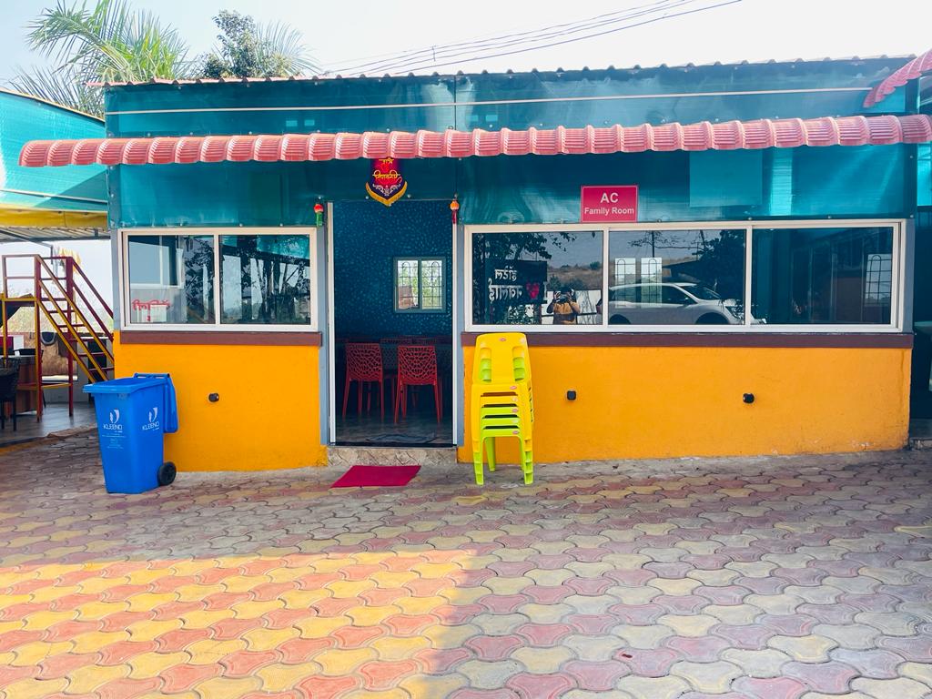 Hotel Navlai Chicken Mutton Thali Bhakari Khanaval Veg Non Veg Thali Restaurant Pune Satara Road