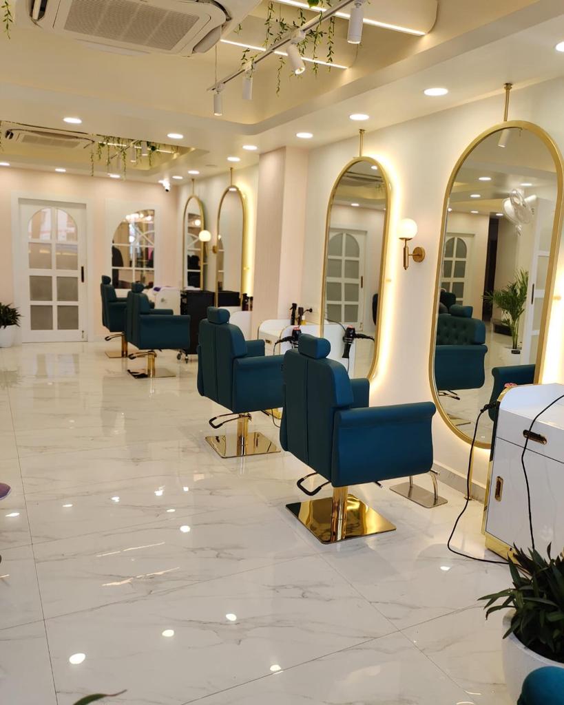 Essence Salon Makeup Studio