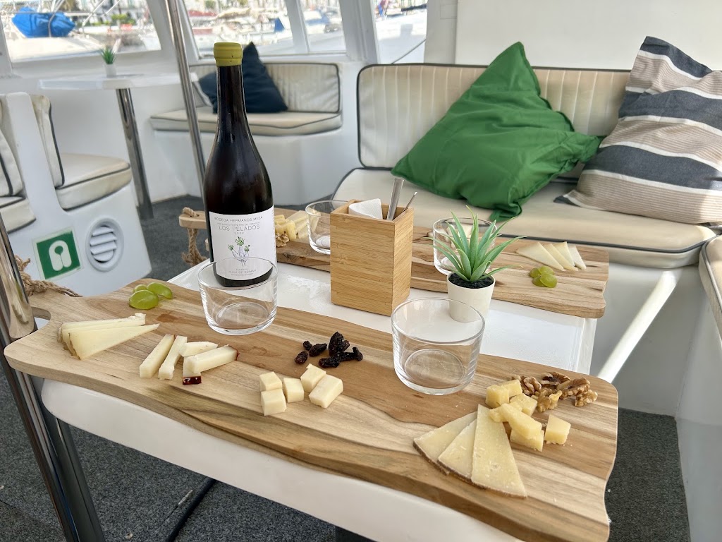 Yellow Boat Mogan. Boat Trip Gran Canaria — Comida y bebida